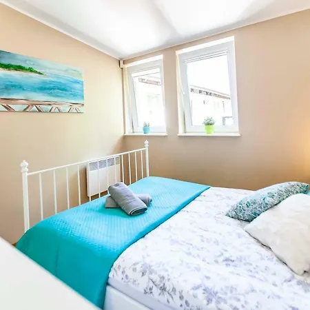 Blue Sky Apartament + Parking Privatunterkunft *